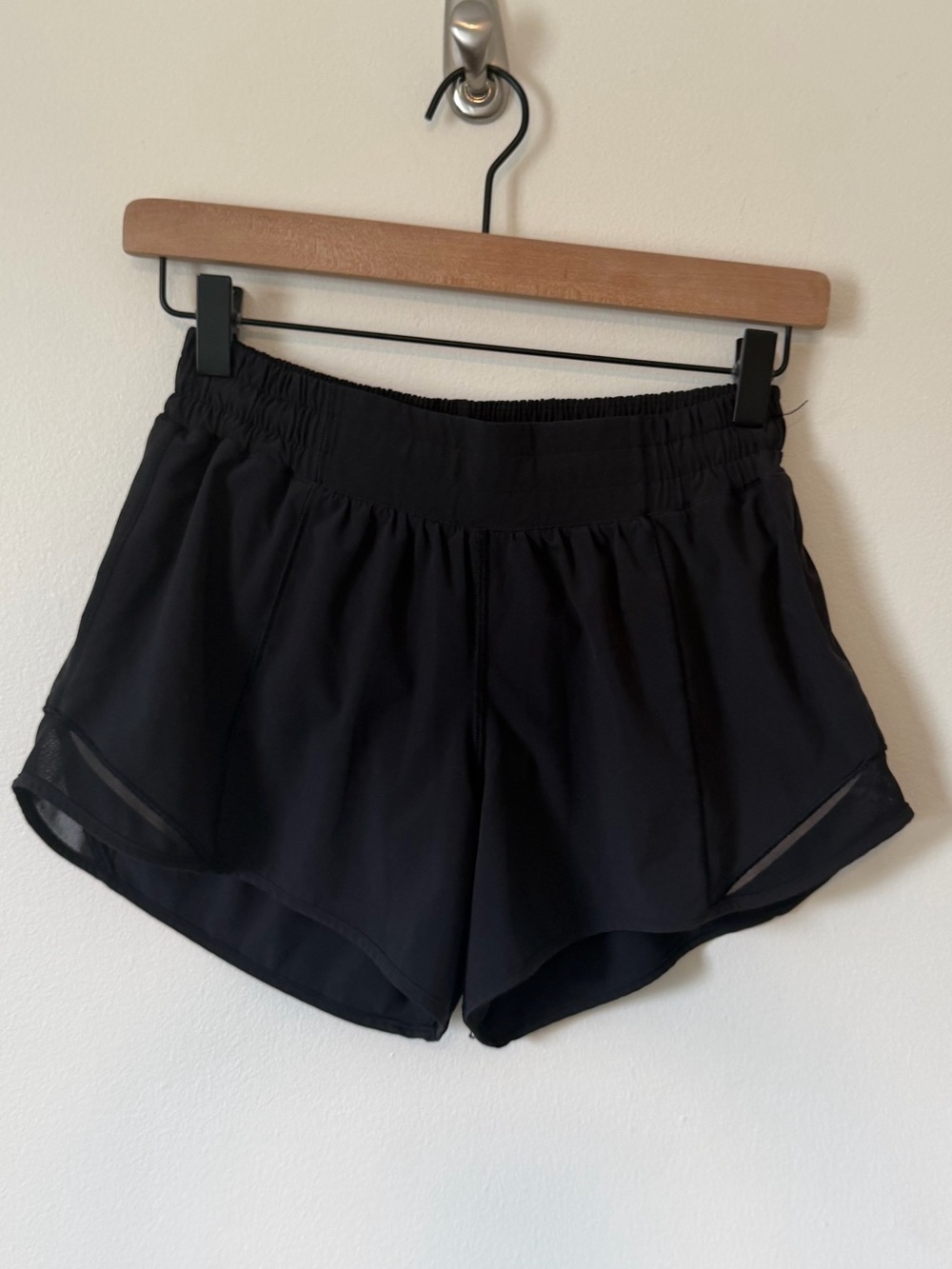 Lululemon Hotty Hot Short II *Long 4" Black SZ 6